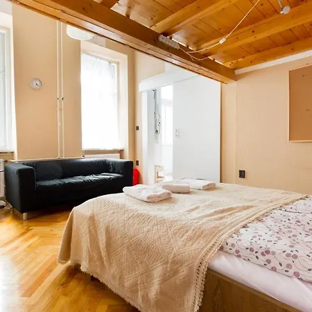Szentkiralyi 5 Basic 2 Bedrooms Apartment