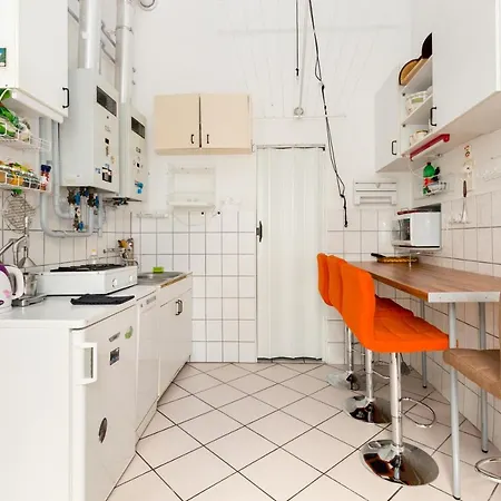 Szentkiralyi 5 Basic 2 Bedrooms * Budapest