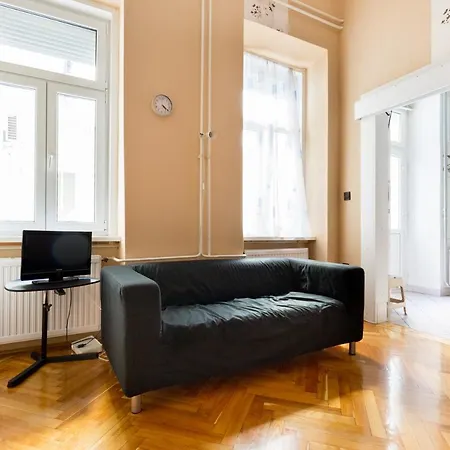 Szentkiralyi 5 Basic 2 Bedrooms Appartamento *
