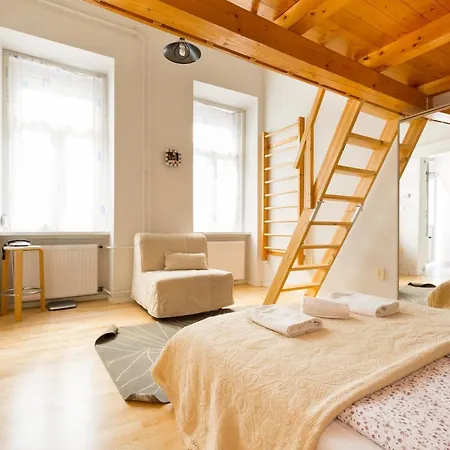 Apartment Szentkiralyi 5 Basic 2 Bedrooms *
